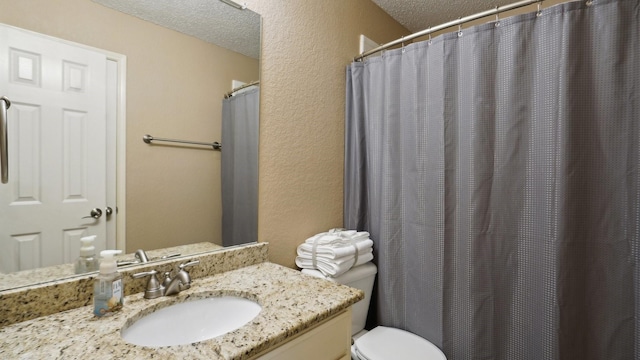 bathroom featuring a textured ceiling, a textured wall, toilet, vanity, and a shower with shower curtain