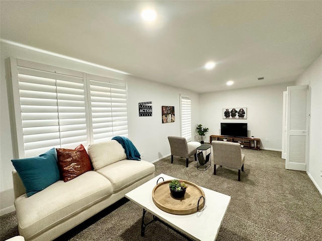 living area with carpet floors, recessed lighting, visible vents, and baseboards