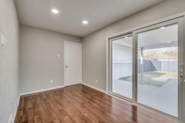 unfurnished room with dark wood-style floors, recessed lighting, plenty of natural light, and baseboards