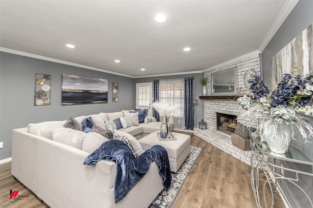 living room featuring a fireplace, recessed lighting, ornamental molding, wood finished floors, and baseboards