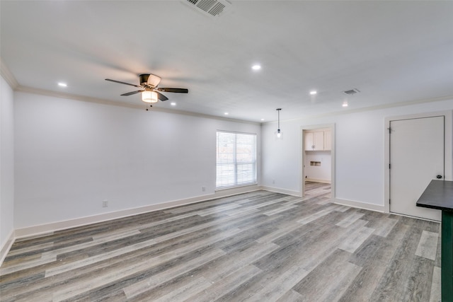 empty room featuring visible vents and ornamental molding