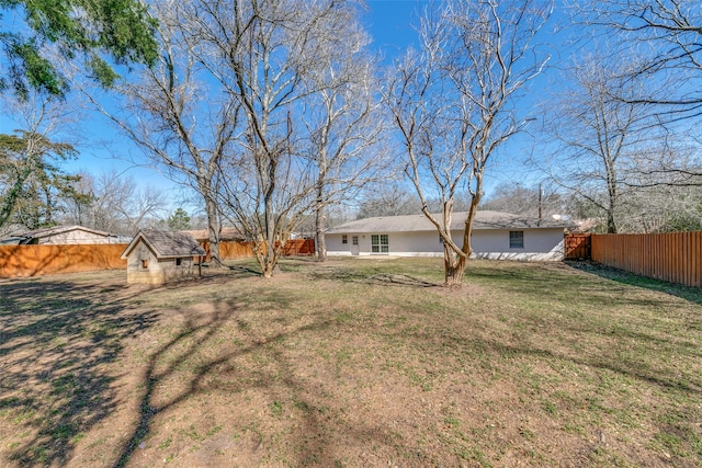 view of yard featuring a fenced backyard