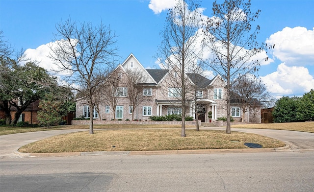 6611 Dartbrook Dr, Dallas, TX 75254 - view of front facade featuring curved driveway and a front lawn