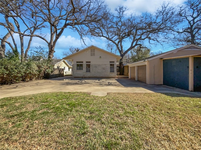 exterior space featuring a yard