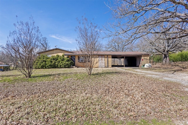 ranch-style home featuring a carport and driveway