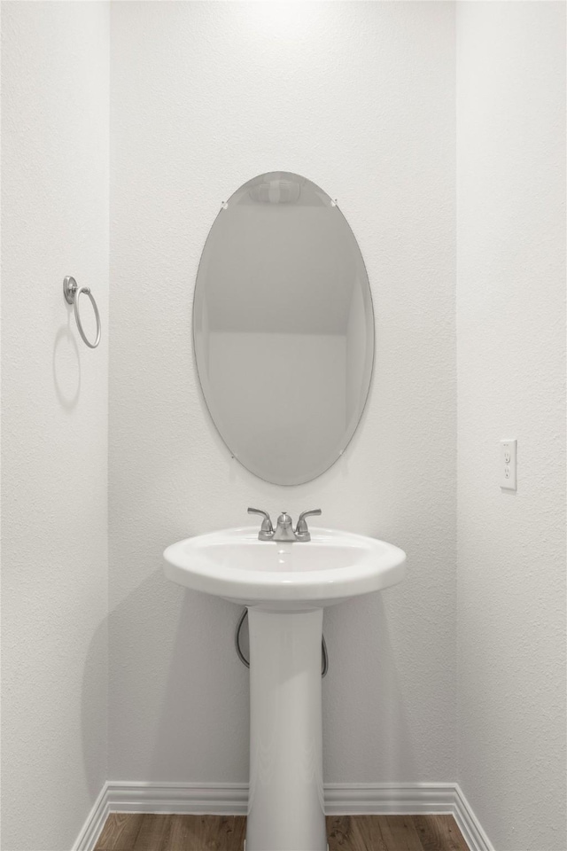 2720 Green River Rd, Royse City, TX 75189 - bathroom featuring wood finished floors and baseboards
