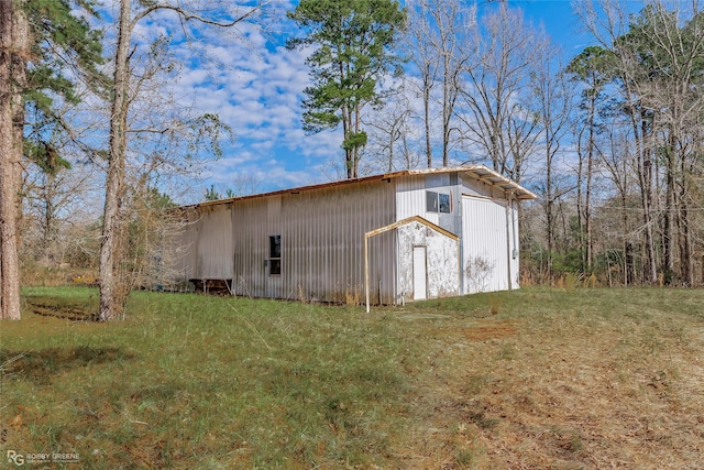 view of pole building with a lawn