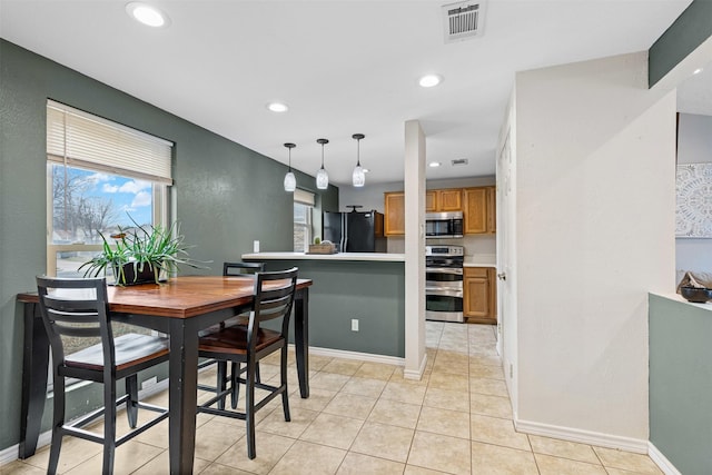 dining space with light tile patterned floors, baseboards, visible vents, and recessed lighting