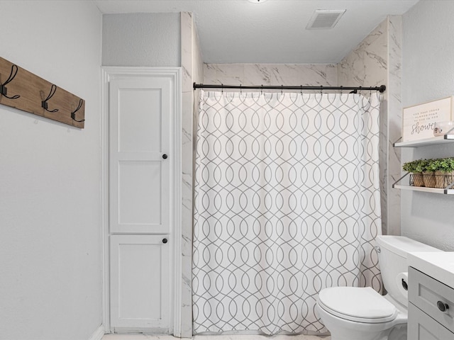 bathroom with toilet, curtained shower, vanity, and visible vents