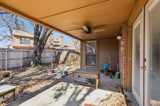 view of patio featuring a fenced backyard and ceiling fan