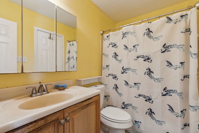 bathroom featuring a textured ceiling, curtained shower, vanity, and toilet