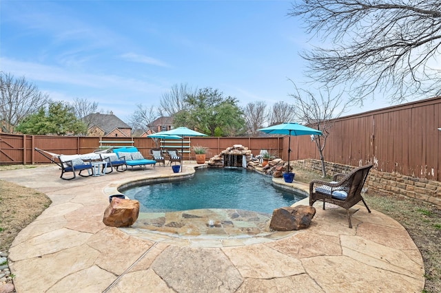 view of swimming pool featuring a patio area, a fenced backyard, outdoor lounge area, and a fenced in pool