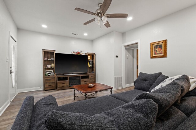 living room featuring recessed lighting, visible vents, ceiling fan, wood finished floors, and baseboards