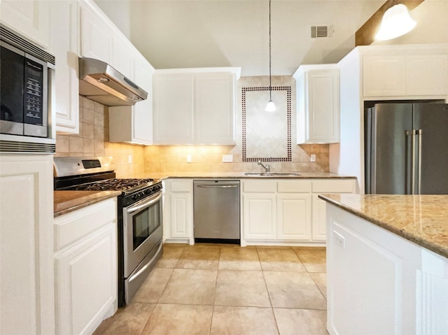 kitchen with pendant lighting, stainless steel appliances, visible vents, a sink, and under cabinet range hood