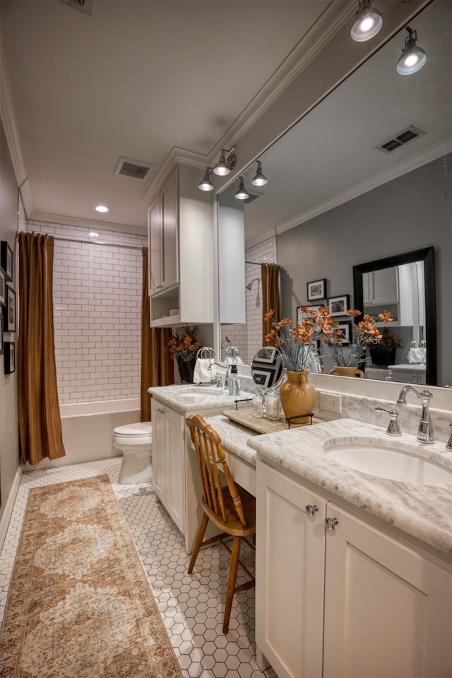 1188 An County Road 103, Elkhart, TX 75839 - bathroom with crown molding, toilet, vanity, shower / tub combo, and recessed lighting