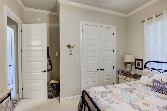 bedroom featuring light carpet, a closet, baseboards, and crown molding