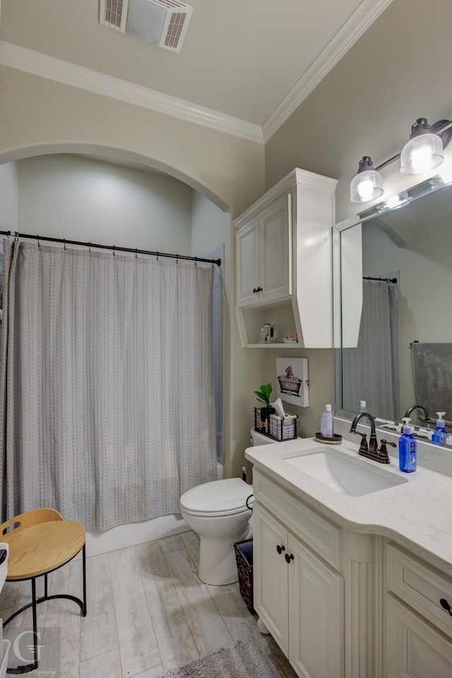 full bathroom with shower / tub combo, visible vents, toilet, crown molding, and vanity