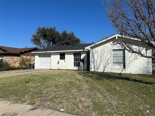 ranch-style house featuring a garage, driveway, brick siding, and a front yard