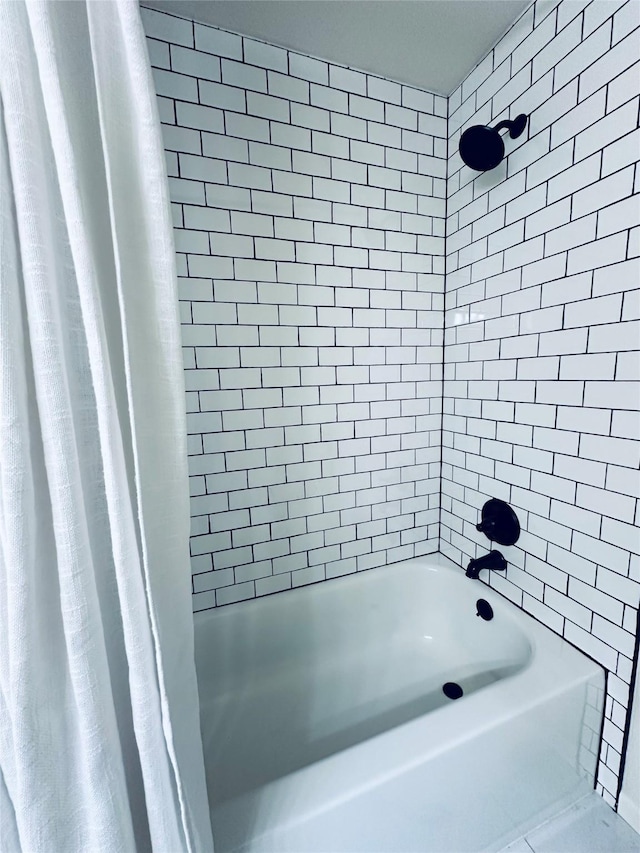 bathroom with shower / bath combo
