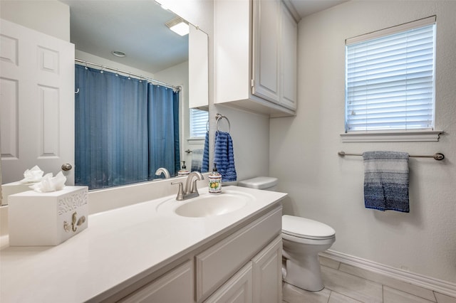 full bathroom with vanity, a shower with shower curtain, toilet, and baseboards