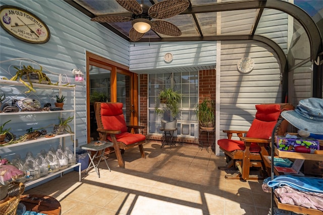 sunroom featuring a ceiling fan