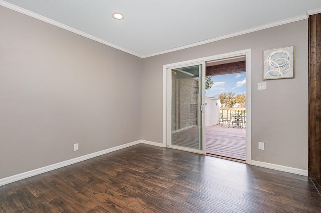 unfurnished room featuring baseboards, dark wood-style flooring, crown molding, and recessed lighting