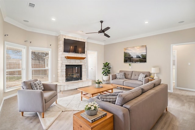 living room featuring ornamental molding, visible vents, and baseboards