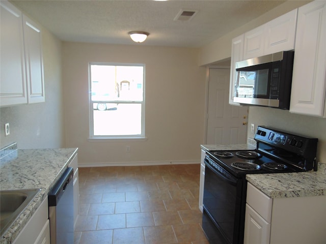 kitchen featuring visible vents, appliances with stainless steel finishes, white cabinetry, and baseboards