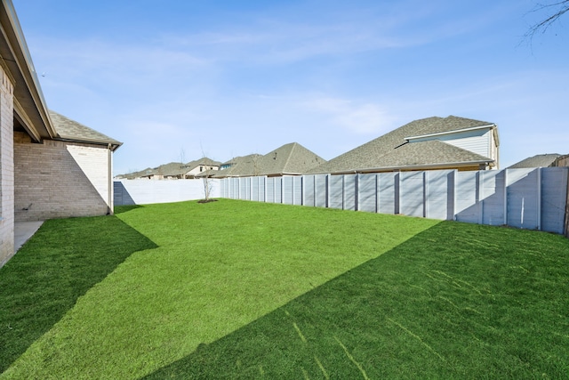 view of yard featuring a fenced backyard