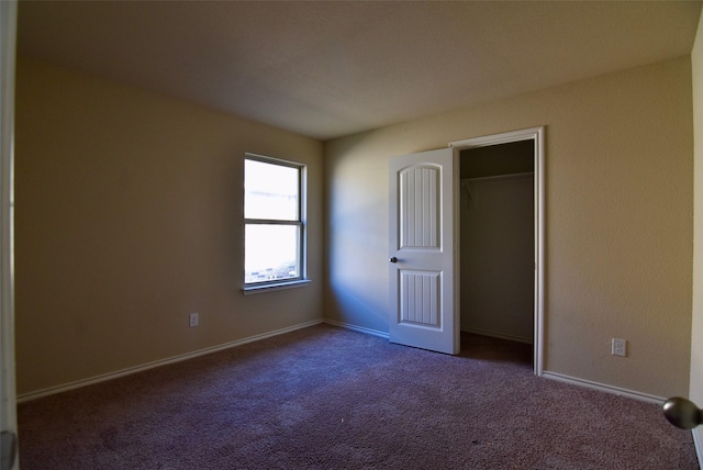 unfurnished bedroom featuring a closet, baseboards, and carpet flooring