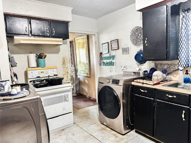 clothes washing area with washer / clothes dryer, a sink, a textured ceiling, and laundry area