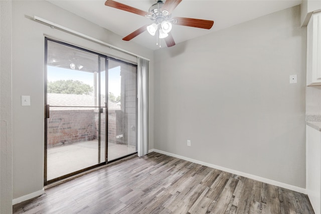 unfurnished room featuring light wood-style floors, baseboards, and a ceiling fan