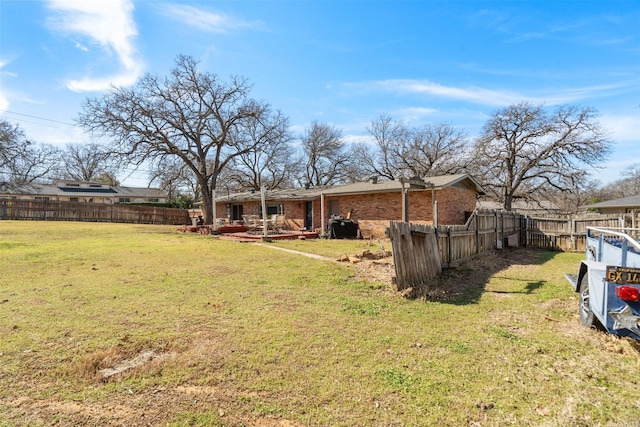 view of yard featuring a fenced backyard