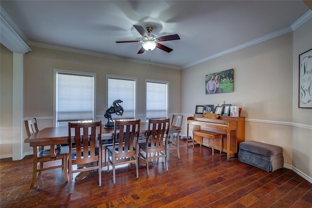 dining space featuring dark wood-style floors, ornamental molding, a ceiling fan, and baseboards