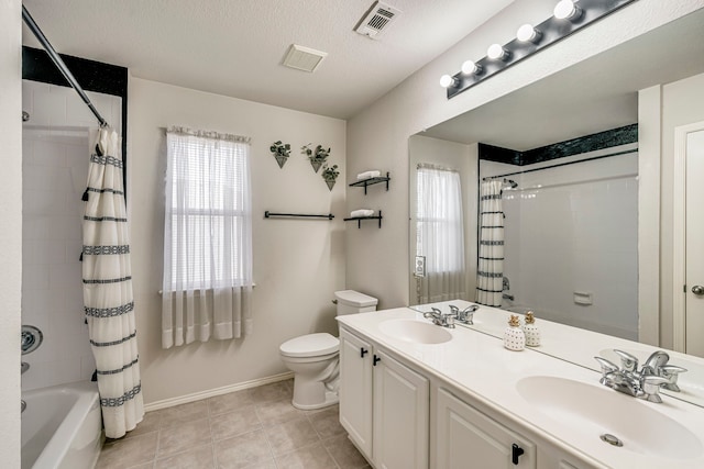 full bath with toilet, a sink, visible vents, and shower / tub combo with curtain