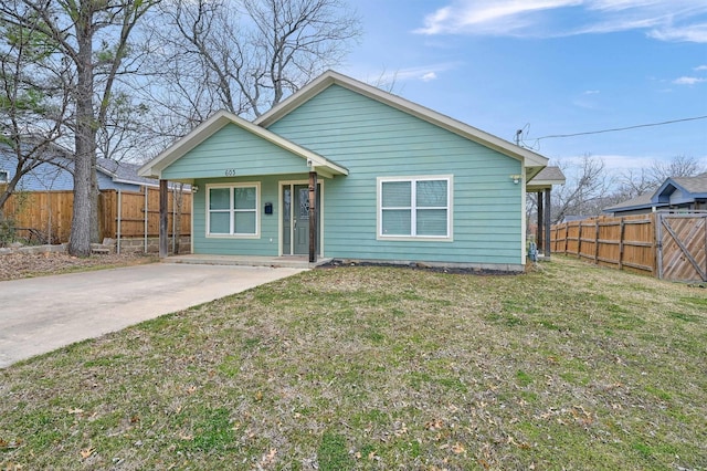 bungalow-style house with fence and a front lawn