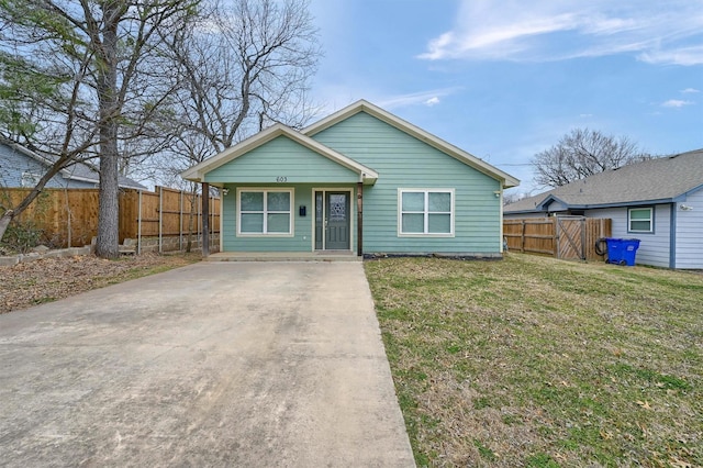 view of front of home with covered porch, fence, and a front yard