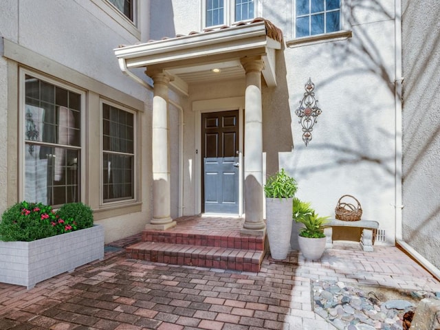 property entrance featuring stucco siding