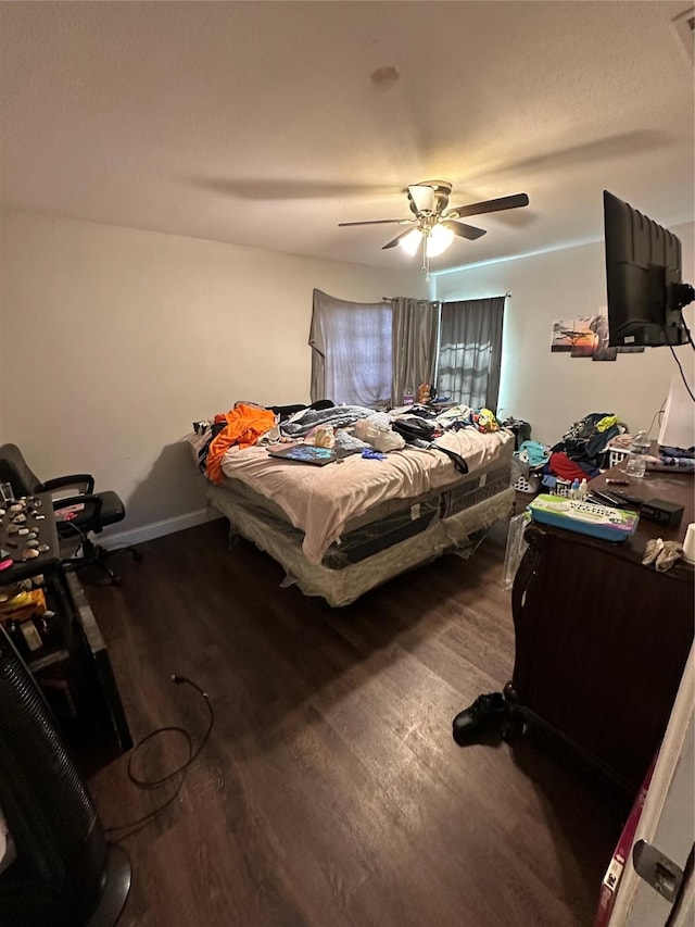 bedroom featuring dark wood-style floors, visible vents, and a ceiling fan