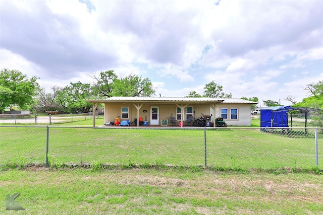 view of front of property featuring a patio, a front lawn, and fence