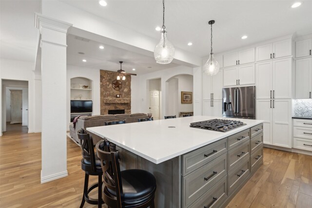 living room with visible vents, ceiling fan, recessed lighting, ornate columns, and light wood-style flooring