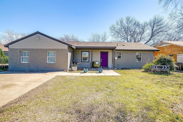 single story home featuring brick siding and a front lawn