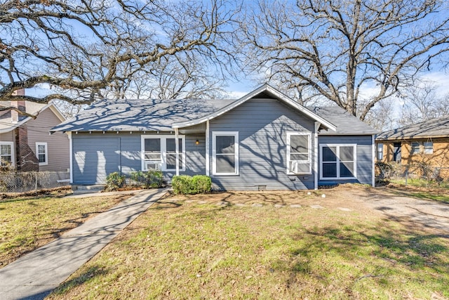 view of front facade with a front yard, crawl space, and fence