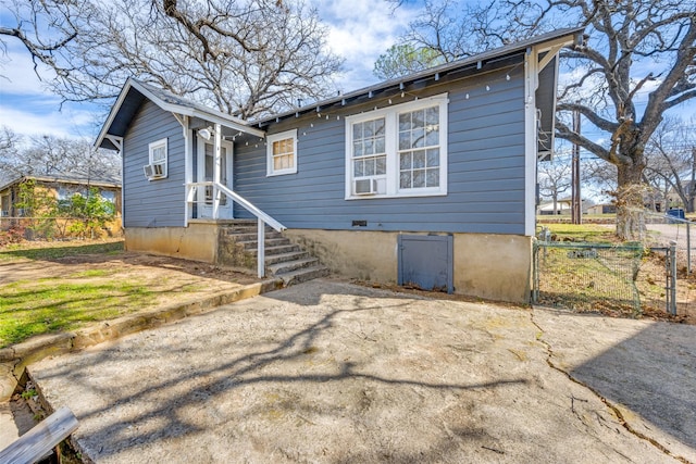 bungalow featuring fence