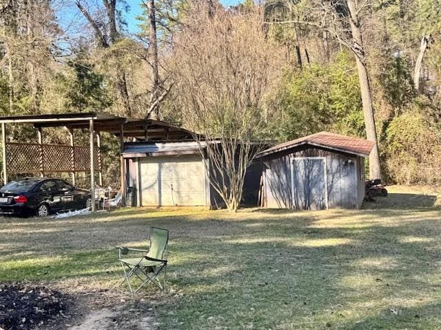 view of outdoor structure featuring an outbuilding