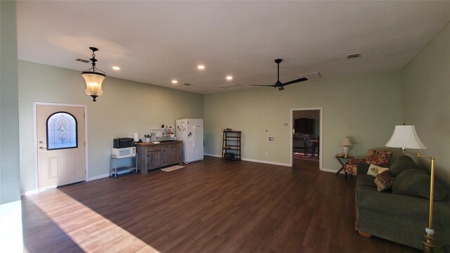 living area featuring recessed lighting, baseboards, a ceiling fan, dark wood-type flooring, and visible vents