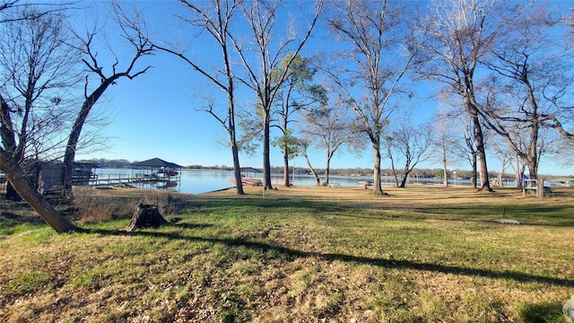 view of yard featuring a water view