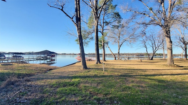 view of yard featuring a water view