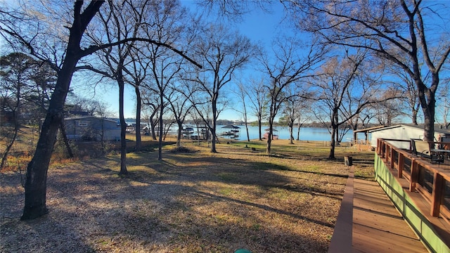 view of yard featuring a water view