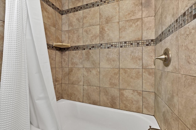 room details with shower / bath combo with shower curtain